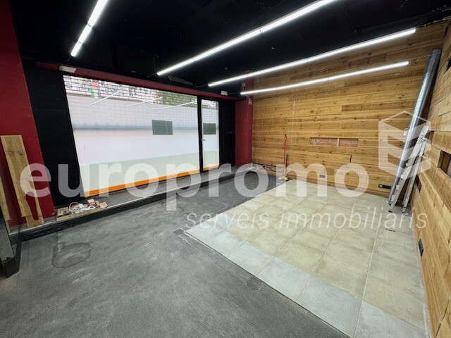 Local comercial de 46m2 situat a la zona de la Devesa amb sortida de fums!